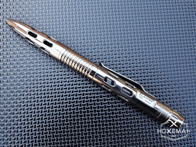 Тактическая ручка с фонариком Laix T02